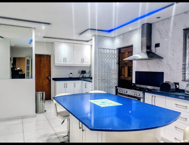 4 BEDROOM HOUSE FOR SALE IN ESCOMBE